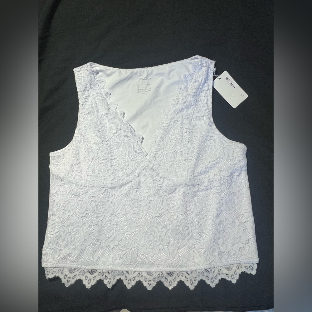 ReoRia White Lace Sleeveless Top